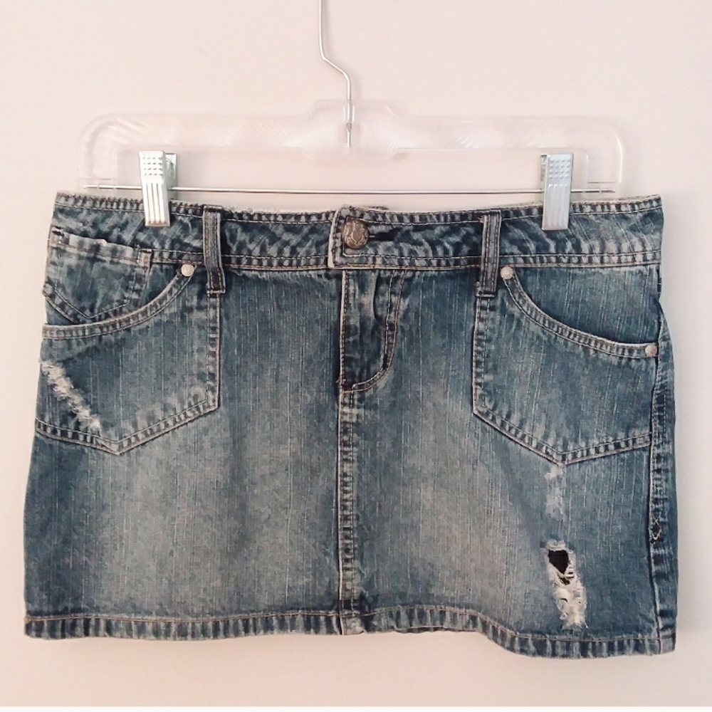 4/$20 🌸 SO Wear ItDeclareIt Denim DistressedSkirt